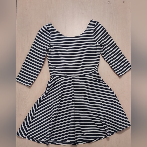 Hollister Black and White Striped Mini Skater Dress with 3/4 Length Slee… - Picture 5 of 7